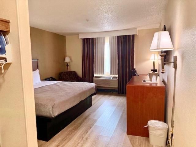 Quality Inn & Suites Golden - Denver West Lakewood Extérieur photo